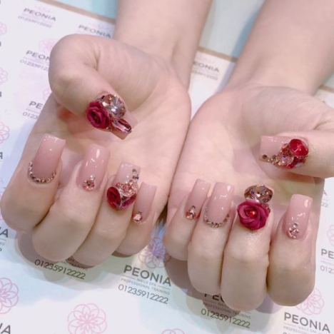 Bộ sưu tập những mẫu nail đính đá cầu kỳ sành điệu - hình 6