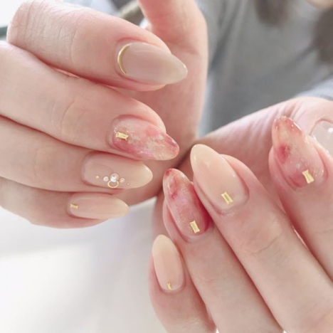 Tuyển chọn những mẫu nail đính đá đơn giản mà đẹp - hình 3