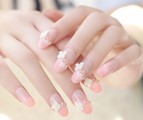 Tuyển chọn những mẫu nail đính đá đơn giản mà đẹp - hình 1