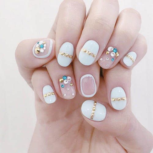 Cập nhật những mẫu nail xinh đính đá cuốn hút - Hình 2