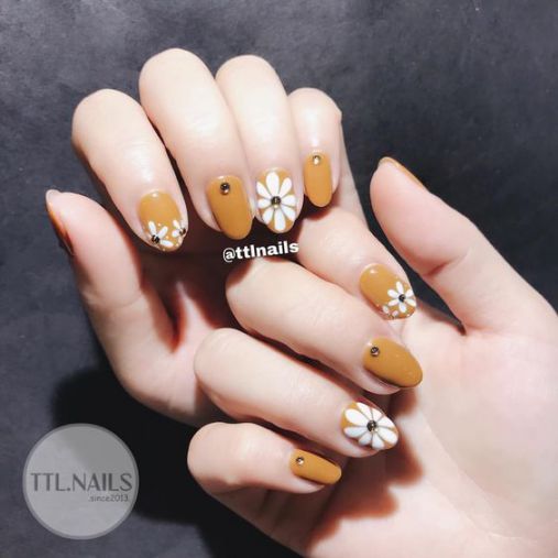 BST các mẫu nail xinh màu vàng hot nhất hiện nay - Hình 3