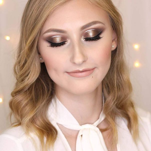 Cách đánh mắt khói nhũ vàng bằng Golden Smokey Eyes