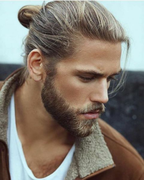 Đẹp lãng tử với kiểu tóc undercut man bun cho nam làm nhiều chị em phải thích thú và chú ý đến